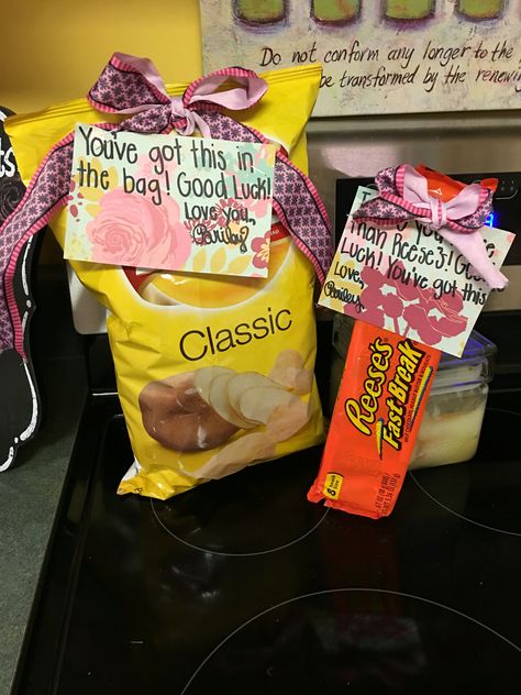 Good luck goodie bag!                                                                                                                                                                                 More Cheer Sister Gifts, Basketball Treats, Goodie Bag Ideas, Football Treats, Football Player Gifts, Spirit Bags, Team Snacks, Dance Team Gifts, Secret Sister Gifts