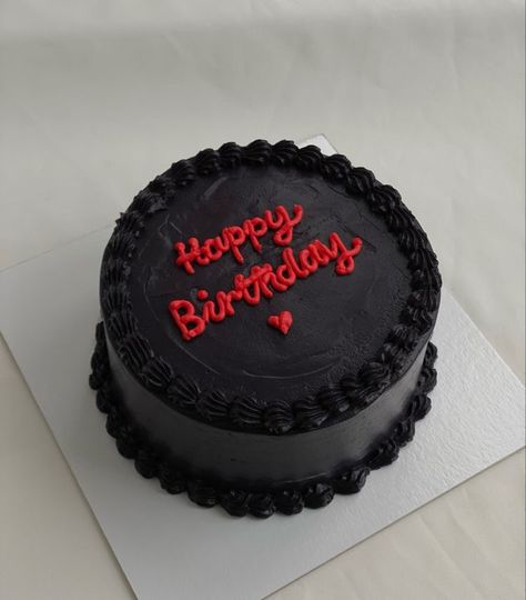 Black And Red Cake Ideas, 28 Birthday Cake For Him, Black Birthday Cake Aesthetic, Black Happy Birthday Cake, Black Bday Cake, Emo Cake, Gothic Birthday Cakes, Cake For Him, Mini Torte