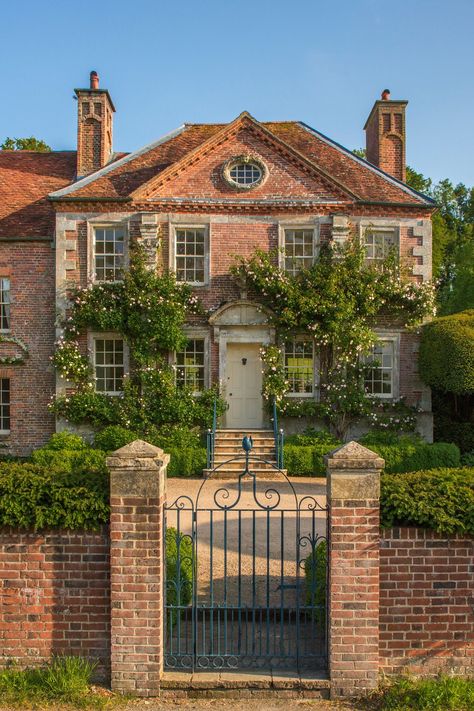 English Manor Houses, English Manor, Casa Vintage, Dream Cottage, Countryside House, Inspire Me Home Decor, Dream House Rooms, English House, Cute House