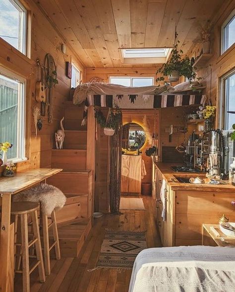 Natural Tiny House, House Van Aesthetic, Tiny Home Designs Interiors, Cozy Tiny House, Rustic Tiny House, Ecological House, Tiny House Inspiration, Van Home, Tiny Cabin