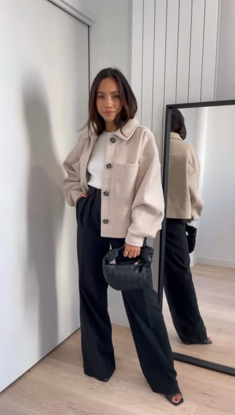 Cute Outfits For New York, Outfits For New York Winter, Shacket Outfit Women, Shirt Jacket Outfit, Outfits For New York, Korean Winter Outfits, Shacket Outfit, Outfits New York, Work Outfit Inspiration