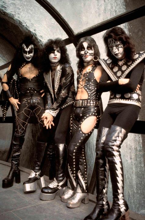 KISS - An American rock band formed in New York City in January 1973. Well known for its members' black and white face paint and flamboyant stage outfits, the group rose to prominence in the mid to late 1970s with their elaborate live performances, which featured fire breathing, blood spitting, smoking guitars, shooting rockets, levitating drum kits and pyrotechnics. Starchild (Stanley), The Demon (Simmons), Spaceman or Space Ace (Frehley) and Catman (Criss). Eric Singer, Band Kiss, Rock & Roll, Peter Criss, Kiss Army, Kiss Pictures, Vintage Kiss, Black And White Face, Ace Frehley