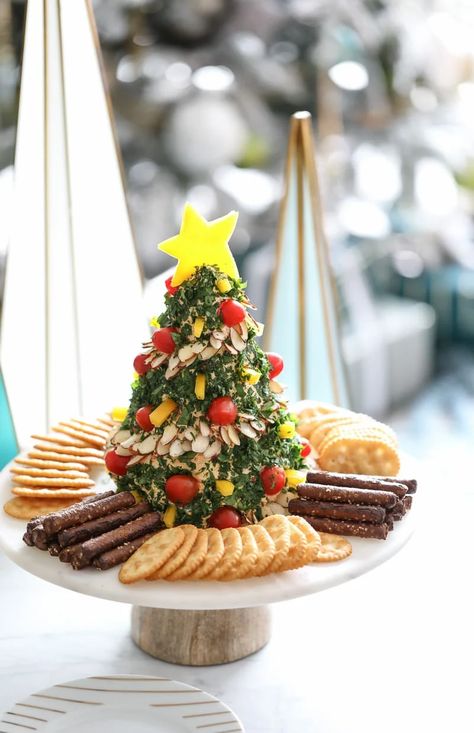 Christmas Tree Cheese Ball, Christmas Tree Cheese, Appetizer Christmas, Christmas Cheese, Christmas Appetizers Party, Holiday Appetizers Recipes, Christmas Recipes Appetizers, Holiday Appetizer, Christmas Entertaining