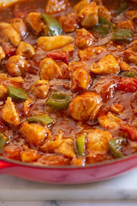 Healthy Saucy Chicken, Chicken And Capsicum Recipe, Red Onion Chicken, Saucy Chicken And Rice, Chicken With Bell Peppers And Onions, Chicken Shashlik Recipe, Chicken And Bell Pepper Recipes Healthy, Chicken And Green Pepper Recipes, Chicken And Bell Pepper Recipes