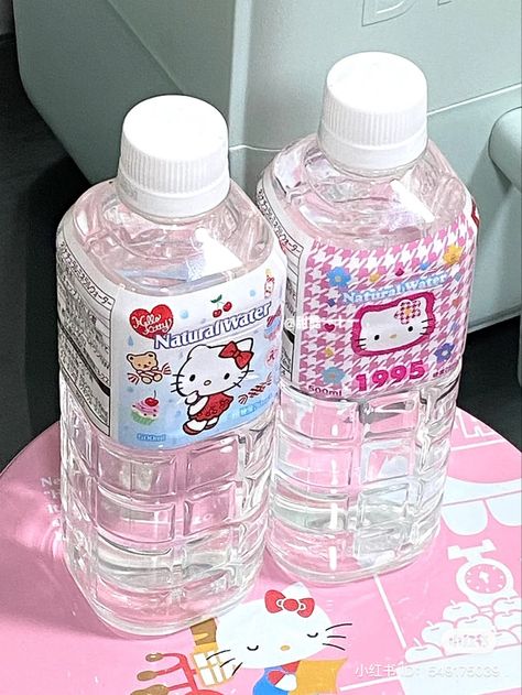 Hello Kitty Water Bottle, Hello Kitty Videos, Do Cute, Cute Snacks, Yummy Comfort Food, Japanese Snacks, Hello Kitty My Melody, Cute Desserts, All Things Cute