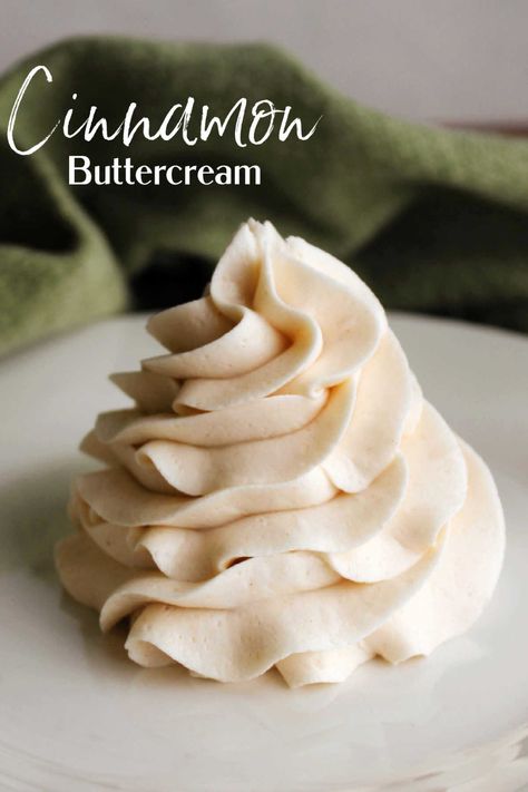 Banana Bread Cupcakes, American Buttercream Recipe, Spice Cakes, Cinnamon Buttercream, Spiced Buttercream, American Buttercream, Frosting Recipes Easy, Apple Pumpkin, Cake Filling