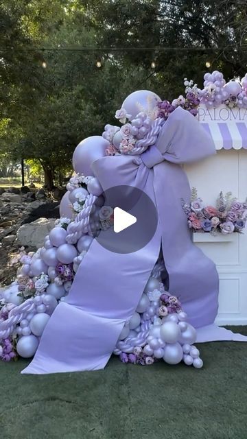 Hayden Agencies on Instagram: "@helloprettyevents . Gorgeous event styling and execution, love!   .  Reposted from, Balloons and Styling by @helloprettyevents Vinyl @9livery Venue @hiddenacresevents Braided 260 Balloons @helloairplayballoons  .  #giantbow #bows #trending #lilac #balloons #balloongarland #gardenparty #eventdecor #balloondecor #balloonstyling #eventstyling #eventdecoration #balloondecoration #eventspo #eventinspo #events #florals #haydenagencies" 260 Balloons, Lilac Balloons, Giant Bow, Floral Balloons, Easy Cake Decorating, Balloon Arch, Event Styling, Girl Baby Shower, Easy Cake