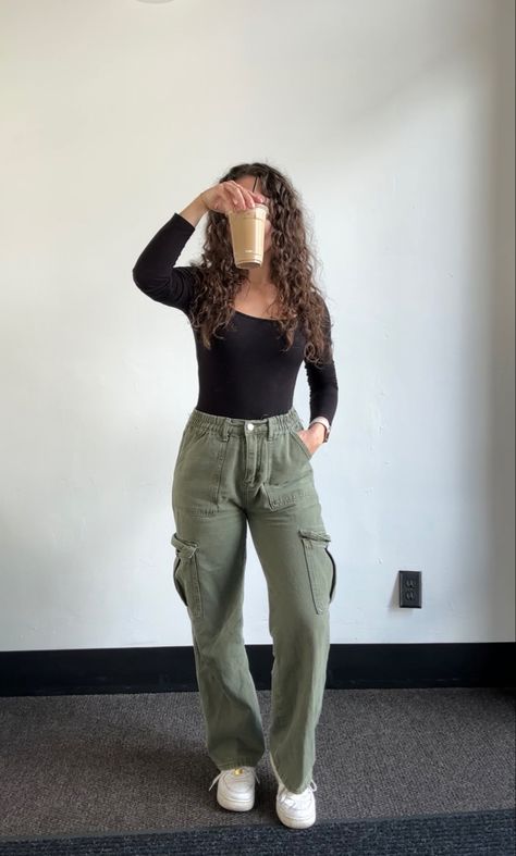 Work Outfits Coffee Shop, Gold Corduroy Pants Outfit, Brown Utility Pants Outfit, Cargo Pants And Sweater Outfit, Jogger Cargo Pants Outfit, Work Experience Outfits, Fall Cargo Pants Outfit, Coffee Outfit Ideas, Fall Cargo Pants