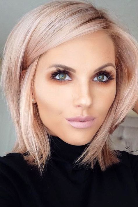 Chic Blunt Bob Hairstyles ★ See more: http://lovehairstyles.com/chic-blunt-bob-hairstyles/ Kort Bob, Kadeřnické Trendy, 짧은 머리, Short Hairstyle, Short Blonde Hair, Great Hair, Pink Hair, Medium Length Hair Styles, Bob Hairstyles