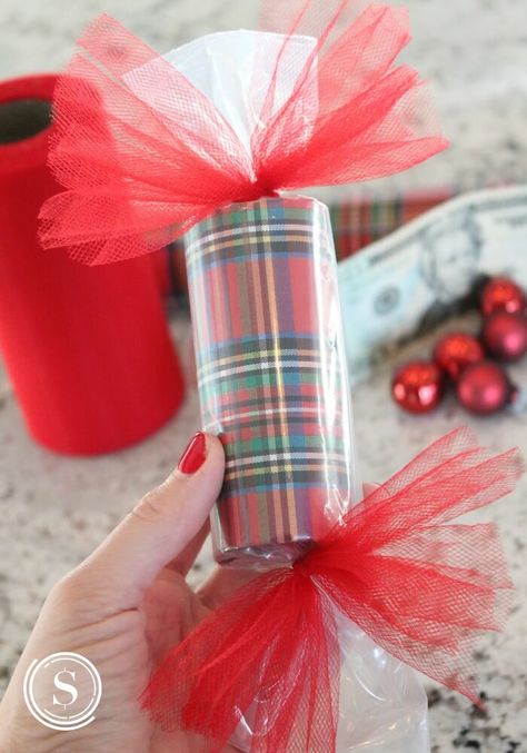 Money Gifts Christmas, Diy Christmas Baskets, Gift Money Holder, Box Regalo, Christmas Gift Certificate, Holiday Money, Money Gifts, Creative Money Gifts, Christmas Money