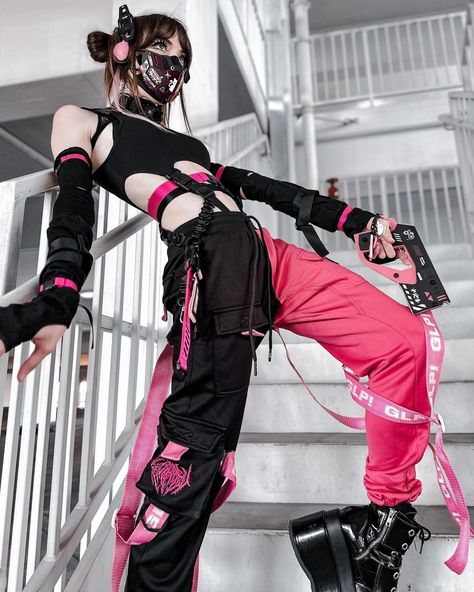 ᴋᴇʟꜱᴇʏ (@hungerpvngs) • Instagram-Fotos und -Videos Pink Techwear, Techwear Outfits Women, Cyberpunk Aesthetic Outfit, Techwear Women, Cyberpunk Outfit, Diy Cosplay, Techwear Outfits, Techwear Fashion, Cyberpunk Clothes