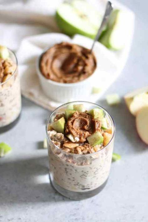 Caramel Apple Overnight Oats (with Date Caramel!) Overnight Oats With Dates, Apple Overnight Oats, Vanilla Overnight Oats, Date Caramel, Chocolate Overnight Oats, Fruity Recipes, Breakfast Prep, Homemade Pumpkin Puree, Fall Breakfast