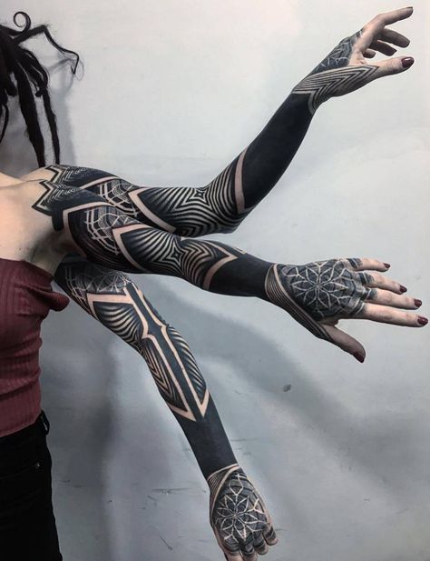 No other tattoos transforms the human body like it makes the Ornamental tattoos, large-scale, contrast, and infinitely individual. Ornamental Tattoos, Black Sleeve Tattoo, Tatoo 3d, All Black Tattoos, Solid Black Tattoo, Geometric Sleeve Tattoo, Blackout Tattoo, Muster Tattoos, Ornamental Tattoo