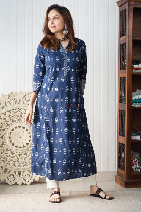 Crafted out of exquisite 100% cotton fabric, Padmini is a homage to the sensational history of indigo. The deep oceanic blue of the kurta is further adorned with vivid hand-block prints. Pair it with skin cotton palazzos for an effortlessly chic look. It comes with two side pockets and side slits. Indigo Kurta, Latest Salwar Kameez Designs, Kurtas For Women, Simple Kurta Designs, Kurti Patterns, Designer Kurti Patterns, Teen Girl Dresses, Kurti Designs Party Wear, Kurta Designs Women