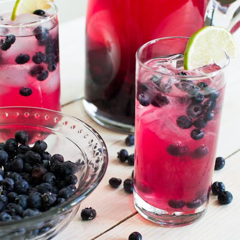 Sparkling Blueberry Lime Tequila Punch Tequila Punch, Grapefruit Lemonade, Easy Lemonade Recipe, Tequila Soda, Highbush Blueberry, Lime Punch, Party Drinks Alcohol, Blueberry Juice, Blueberry Lemonade