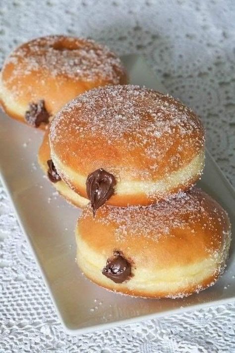 Nutella Bomboloni Recipe, Bomboloni Aesthetic, Bomboloni Donut, Whip Cream Recipe, Bomboloni Recipe, Whipped Icing Recipes, Whipped Cream Recipes, Whipped Coffee Recipe, Coffee Whipped Cream