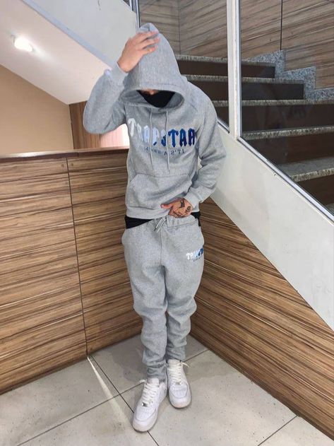 Trap Star Tracksuit, Drip Poses Men, Trapstar Outfit Men, Roadmen Outfits, Uk Fashion Men, Tuta Trapstar, Trapstar Drip, Mens Outfits Winter, Uk Guys