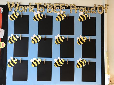 Display your best work in the primary classroom - Work to be proud of Y2 Classroom Displays, Art Work Wall Classroom, Work To Be Proud Of Display, Kindergarten Art Display Wall, Proud Work Display, Classroom Displays Primary Ks1, Bee Themed Calendar, Preschool Display Ideas, Wall Display Ideas Classroom