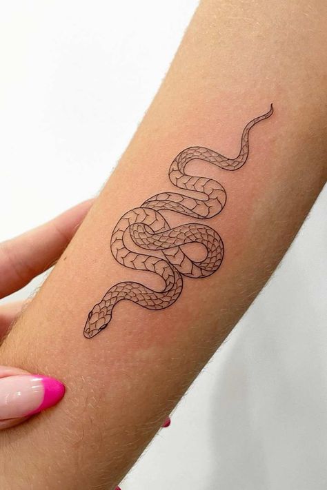 Tato Lengan Bawah, Snake Tattoo Meaning, Small Snake Tattoo, Tato Tradisional, Tato Paha, Tato Dengan Makna, Tato Jari, Snake Tattoo Design, Tato Lengan