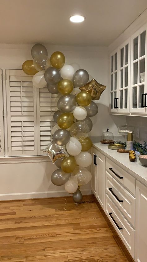 Give to your party a glam touch, by adding gold and silver balloons. Good for any celebration, weddings, birthdays, gender reveal, baby shower, etc. Golden Silver Balloon Decoration, Gold And White Themed Birthday Party, Gold And Silver Birthday Theme, Silver And Gold Birthday Party Decor, Gold And Silver Birthday Decorations, White And Gold Decorations Party Ideas, Party Color Themes, Gold And White Birthday Party, Silver And Gold Party