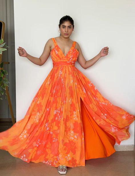 Turn heads in this vibrant yellow & orange georgette printed long dress, perfect for your next party or festive event! The flowy fabric and bold colors bring a playful energy, while the chic print adds a touch of sophistication. . . . Shop Now : www.mohifashion.com . . . #anarkalisuits #anarkali #anarkalidress #anarkalis #anarkalisuit #anarkaligown #anarkalikurtis #anarkalisalwar #anarkalidress #anarkalipants #anarkalisuitswithprice Georgette Dresses, Printed Flowers, Ruched Maxi Dress, Maxi Dress For Women, Anarkali Gown, Georgette Dress, Printed Long Dresses, Anarkali Suit, Anarkali Dress