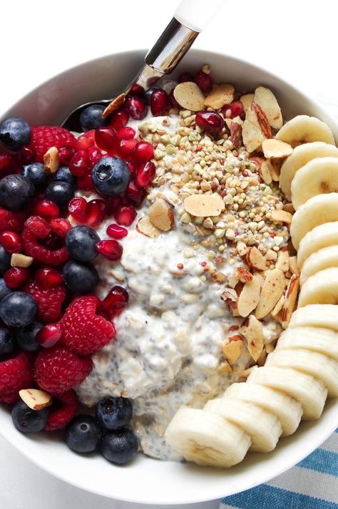 Vanilla Overnight Oat Breakfast Bowl with Fruit � coffee & crayons Vanilla Overnight Oats, Healthy Desayunos, Oat Breakfast, Fruit Coffee, Oats Overnight, Breakfast Oats Overnight, Overnight Oat, Oats Breakfast, Oats Recipe