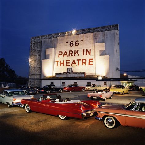 Drive In Movie Aesthetic, Drive Inn Movies, Diner Aesthetic, Drive In Movie Theater, Movie Aesthetic, Aesthetic Friends, Drive In Theater, Drive In Movie, Vintage Americana