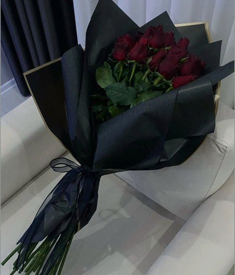 Paper Flower Bouquet Aesthetic, Flowers For Men Gift Man Bouquet, Roses For Men, Black Rose Bouquet, Man Bouquet, Roses Bouquet Gift, Black Bouquet, Flower Boquet, Flowers For Men