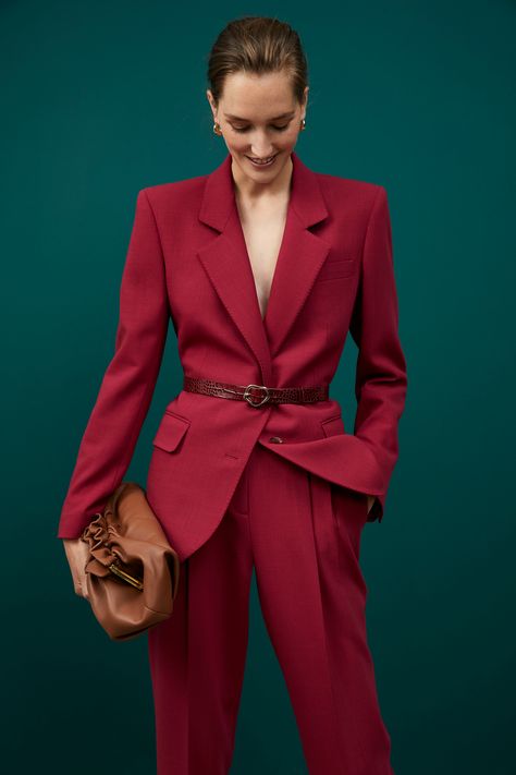 Lafayette 148 Resort 2021 [PHOTOS] – WWD Long Leg Pants, Red Outfits For Women, Viva Magenta, Red Suit, Power Dressing, Look Vintage, Summer Fashion Outfits, Fashion 2020, Mode Vintage