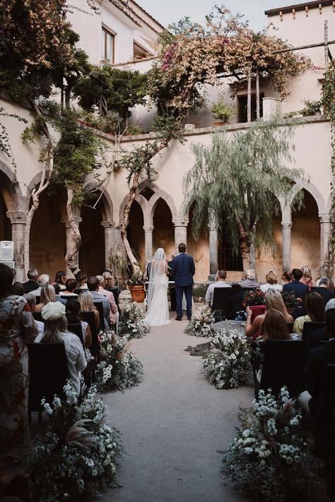 Italian Castle Wedding, Tuscany Wedding Theme, Sorrento Wedding, Rustic Italian Wedding, Wedding Venues Italy, Italian Wedding Venues, Italian Castle, Sicily Wedding, Tuscan Wedding