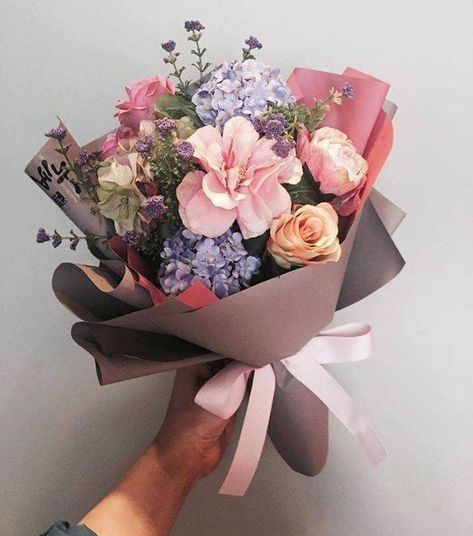 Photo Vintage Bouquet, A Bouquet Of Flowers, Flowers Bouquet Gift, Flowers Arrangements, How To Wrap Flowers, Trendy Flowers, Bouquet Of Flowers, Ikebana, Love Flowers