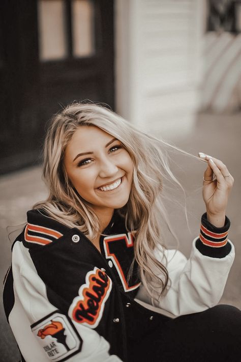 Letterman Jacket Pictures, Cute Senior Pictures, Creative Senior Pictures, Senior Jackets, Senior Photography Inspiration, Senior Photography Poses, Senior Portrait Poses, Senior Pictures Sports, Senior Photo Outfits