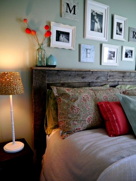 20+ Décor Ideas for above your Headboard | Beneath My Heart Pallet Headboard Diy, Pallet Headboard, Headboard Ideas, Rustic Room, Diy Headboard, Bilik Tidur, Wood Headboard, Style At Home, Headboards