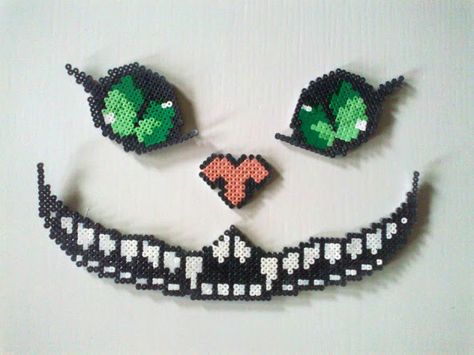 Alice in wonderland perler bead Cheshire Cat Perler Bead Cheshire Cat, Cheshire Cat Perler, Hama Beads Disney, Perler Bead Designs, Mochila Crochet, Perler Creations, Pixel Beads, Art Perle, Hama Beads Design