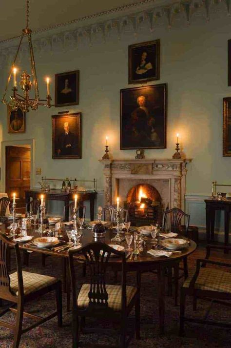 Ballinlough Castle - restored 17th c. castle, County Westmeath, Ireland Dining Room Decor Christmas, Victorian Dining Room Decor, Todhunter Earle, Interior Design Country, English Dining Room, Ireland Country, Christmas Victorian, Dining Room Victorian, Room Decor Christmas