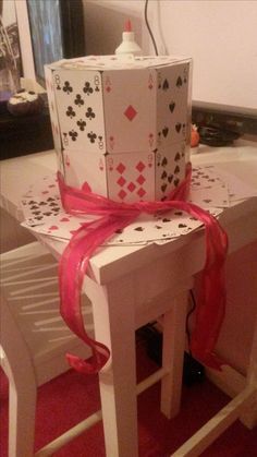 Playing Card Hat How To!  •  Free tutorial with pictures on how to make a top hat in under 30 minutes Playing Card Crafts, Crazy Hat Day, Hallowen Ideas, Alice Tea Party, Mad Hatter Hat, Mad Hatter Party, Mad Hatter Hats, Easter Hats, Hat Day