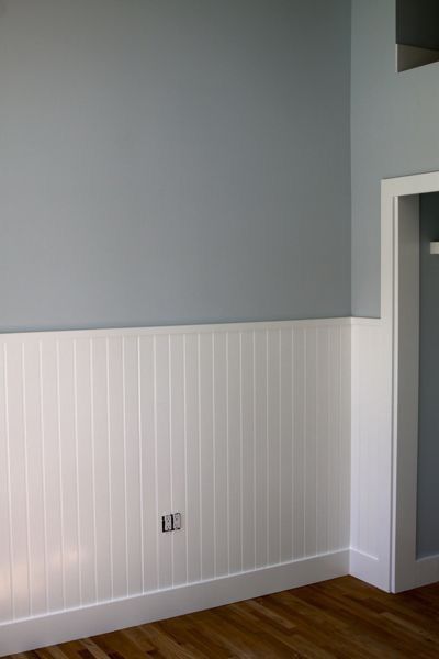 Entryway Split Level, Split Level Ideas, Blue Gray Walls, Beadboard Half Wall, Lambriseringen Gang, Wainscoting Entryway, Wainscoting Height, Wainscoting Hallway, Wainscoting Kitchen