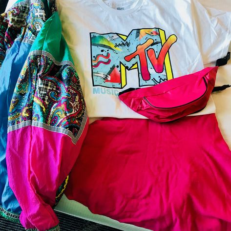 90s Bar Crawl Outfit 90s Bar, Bar Crawl Outfit, Bar Crawl, Pub Crawl, 90s 00s, Dream Closet, Shopping Outfit, Amber, Give It To Me