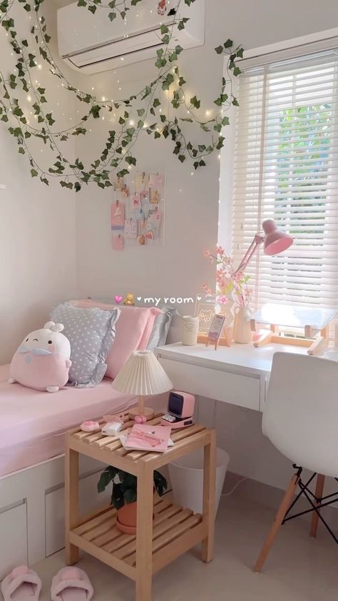 Pretty Dorm Room, Pink Dorm Rooms, Pink Dorm, Preppy Bedroom, Pastel Room Decor, Room Redesign, Pastel Room, Preppy Room Decor, Study Room Decor