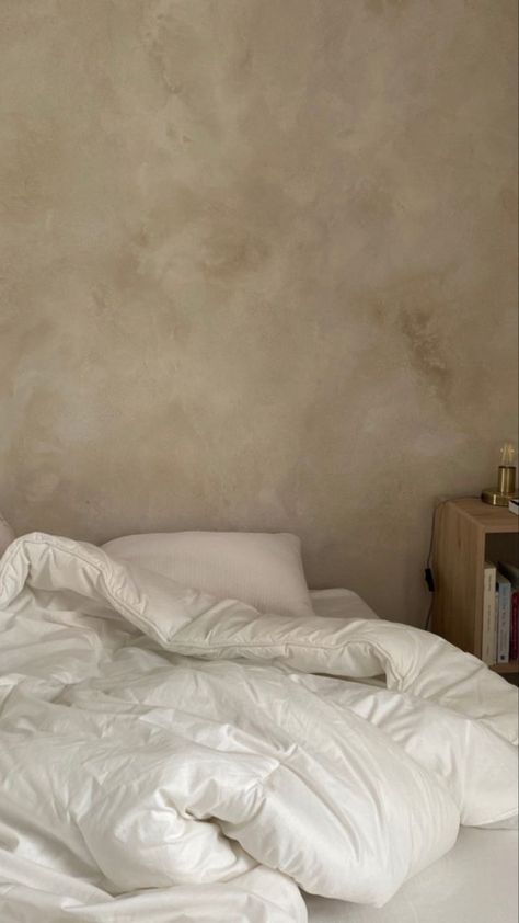 Venician Plaster Walls, Plaster Walls Living Room, Limewash Bedroom Walls, Limewash Bedroom, Patina Wall, Lime Wash Walls, Limewash Walls, Design Ložnic, Concrete Effect Paint