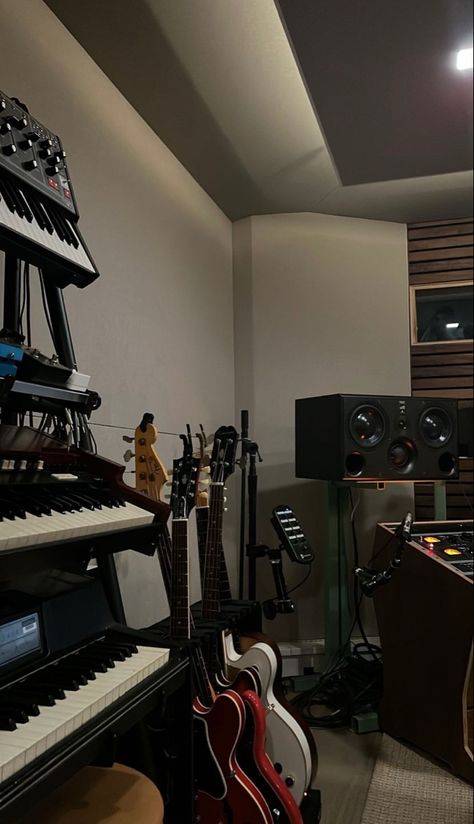 Ruang Studio Musik, Music Studio Aesthetic, Piano Vibes, Muka Lelaki, Music Space, Band Au, Studio Vibes, Basement Studio, Music Studio Room