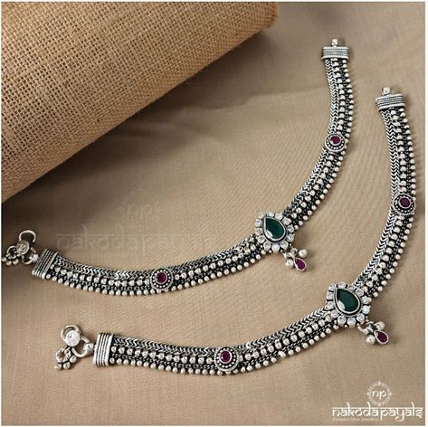 Payal Designs Silver, Nakoda Payals, Silver Anklets Designs, Silver Payal, Bridal Anklet, Delicate Gold Jewelry, Bridal Jewelery, Gold Jewelry Outfits, Anklet Designs