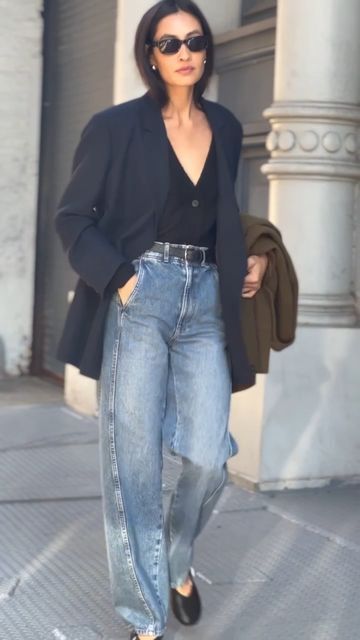 Apiece Apart on Instagram: "The cool, slouchy style is finally BACK! Shop the restock of the Meridian Jean. #apieceapart" Balloon Jeans Outfit Street Style, Balloon Jeans Outfit, Slouchy Jeans Outfit, Elsa Style, Classic Feminine Style, Balloon Jeans, Trendy Fall Fashion, Modest Clothes, French Street Fashion