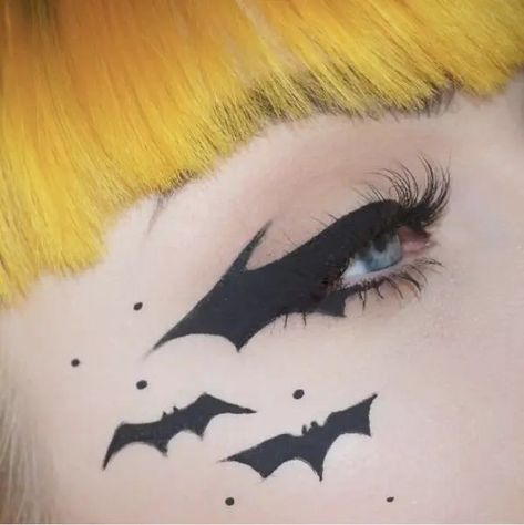 Bat Wing Liner, Bat Makeup, Wing Liner, Winged Eyeliner Makeup, Holloween Makeup, Winged Eyeliner Tutorial, Cute Halloween Makeup, Halloween Eye Makeup, Make Up Inspiration