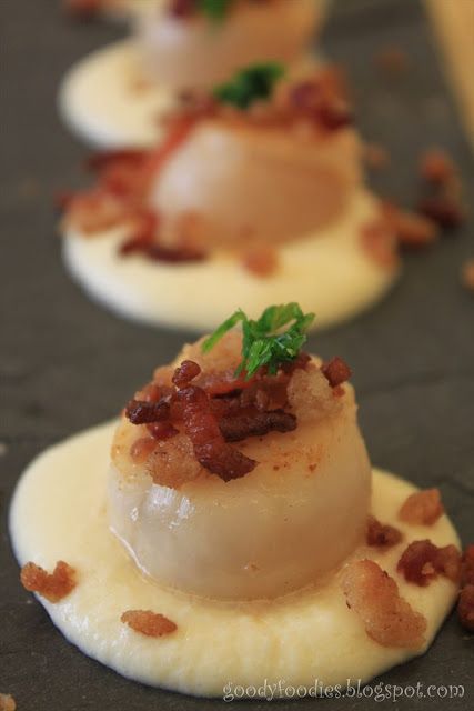 Masterchef Recipes, Scallops Recipe, Grilled Scallops, Pan Seared Scallops, Cauliflower Puree, Seared Scallops, Scallop Recipes, Crumble Recipe, Scallops Seared