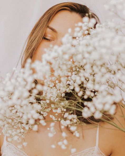 Photography | Self Portrait with Baby's Breath flowers Portrait Photo Original, Beauty Portrait Photography, Beauty Fotografie, Foto Portrait, Flower Photoshoot, Photographie Portrait Inspiration, Portrait Photography Women, Self Portrait Photography, Creative Portrait Photography