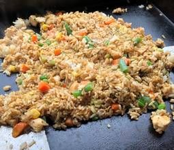 7 Easy Tips for Cooking Fried Rice on a Griddle Camping Fried Rice, Fried Rice On Flat Top Grill, Fried Rice On Griddle, Griddle Fried Rice Recipe, Black Stone Fried Rice, Chicken Fried Rice On Blackstone Griddle, Teppanyaki Fried Rice, Rice On Blackstone Griddle, Griddle Fried Rice