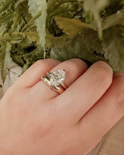 Compass Set Oval Engagement Ring, Chunky Gold Wedding Band Women, Oval Engagement Ring With Thick Gold Wedding Band, Chunky Gold Wedding Rings, Chunky Gold Wedding Band, Thick Band Engagement Ring Gold, Thick Wedding Band With Engagement Ring, Chunky Wedding Ring, Thick Gold Wedding Band