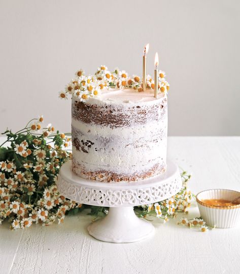 Chamomile Cake, Mascarpone Buttercream, Cake Liner, Daisy Cakes, Spring Cake, White Cake, Lemon Cake, Cake Decorating Tips, Round Cakes