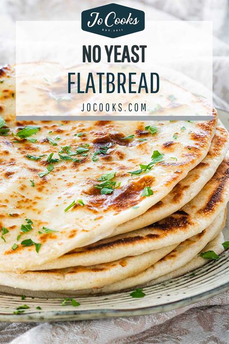 Fast Pita Bread Recipe, Pita Bread No Yeast, No Yeast Flatbread, Garlic Flatbread Recipe, Soft Flatbread Recipe, Onion Dishes, Homemade Flatbread Recipes, Food Unhealthy, Quick Flatbread